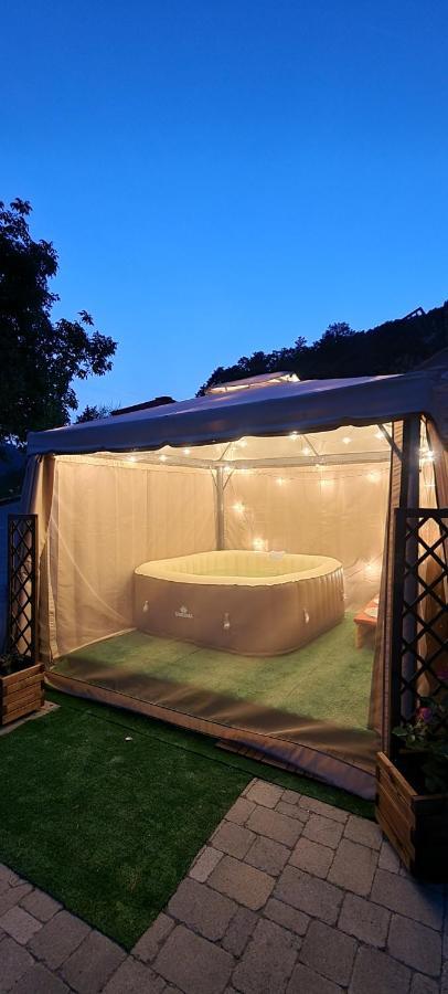Lo Noyer Et Les Roses Bed & Breakfast Saint-Nicolas Dış mekan fotoğraf